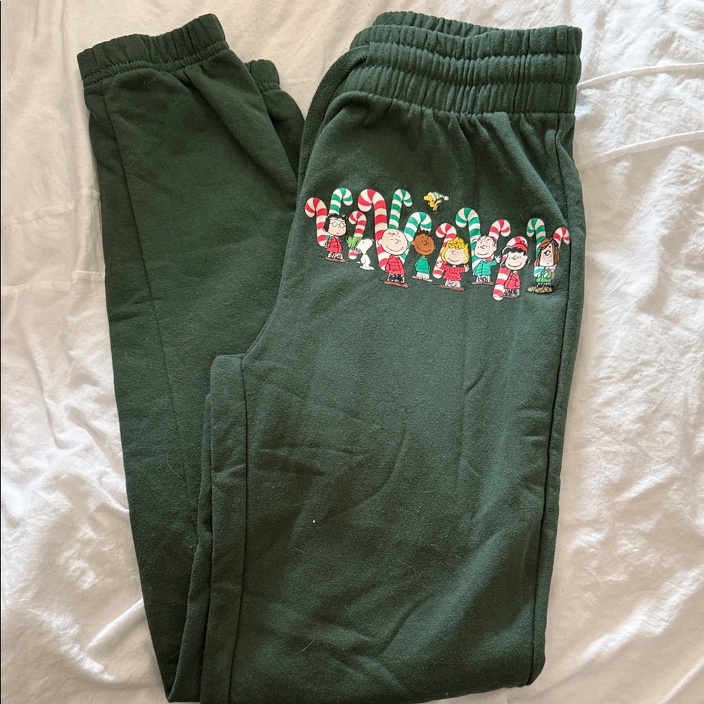 Peanuts Green Sweatpants with Holiday Characters